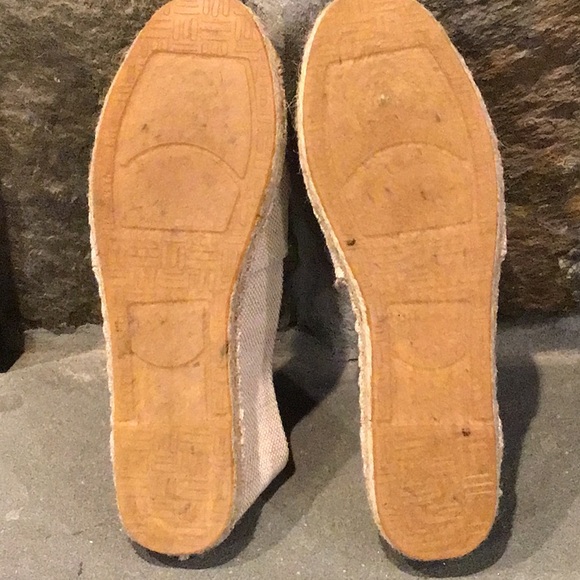 Joules Cream Espadrilles with Floral Embroidery
Never worn, too small for me. - Picture 3 of 5